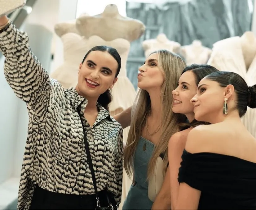 Invitadas se toman una selfie en un evento de El Palacio de Hierro Querétaro